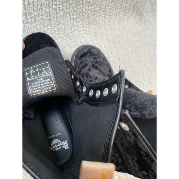 DOC MARTEN 31020 black vegan crushed velvet short boots 6 - Picture 7 of 9